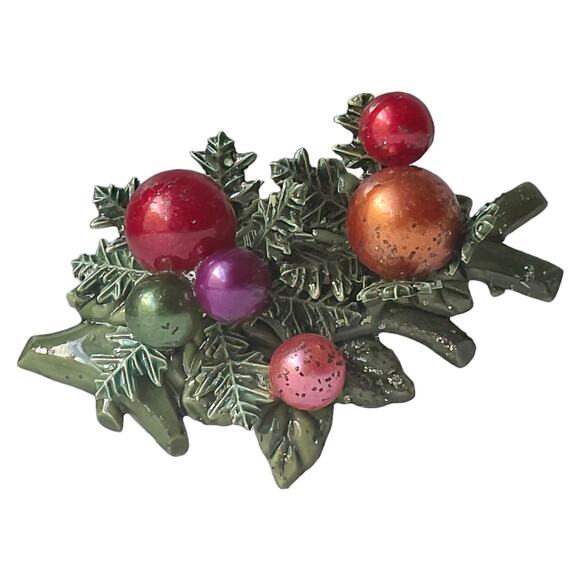 50s Green Carved Celluloid Holly Leaves Ball Ornaments Christmas Spray Brooch - Picture 1 of 4